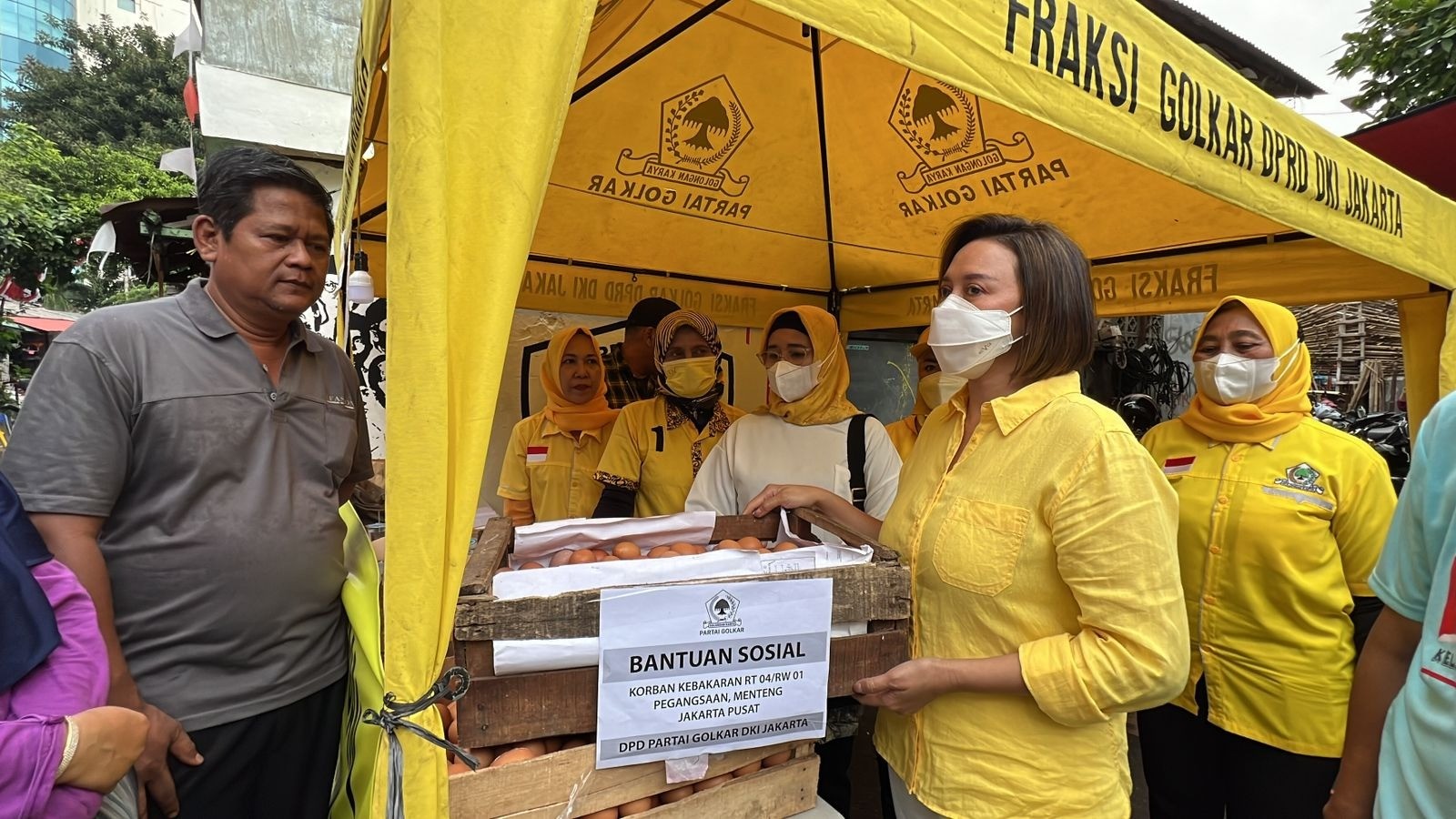 IIPG Golkar Jakarta Salurkan Bantuan Untuk Perempuan Korban Kebakaran Cikini
